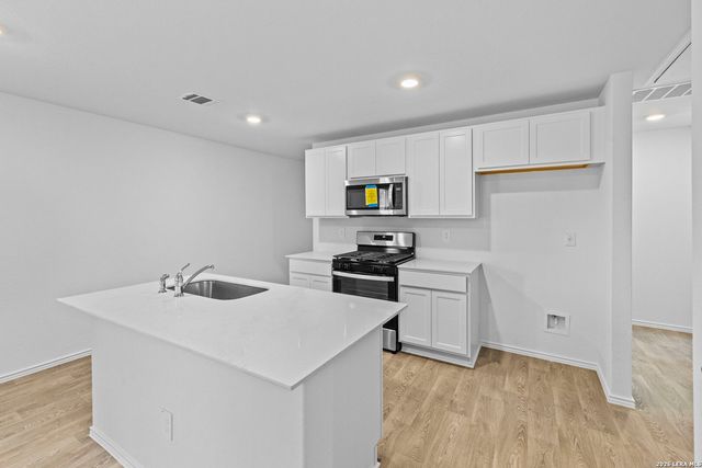 16068 Mahogany Way, Elmendorf, TX 78112