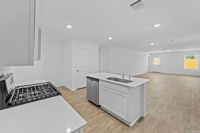 16068 Mahogany Way, Elmendorf, TX 78112