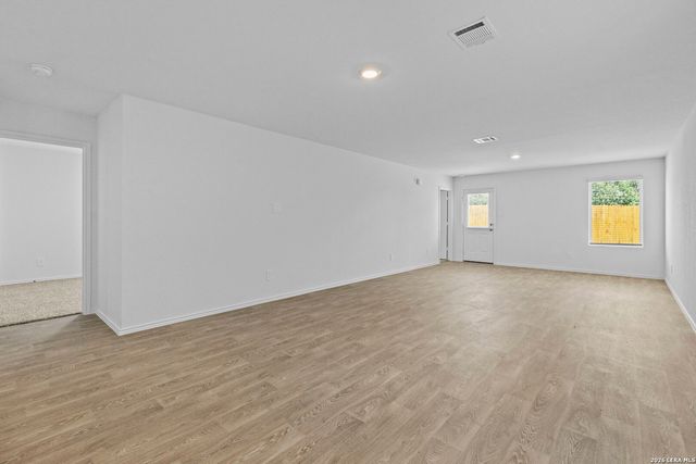 16068 Mahogany Way, Elmendorf, TX 78112
