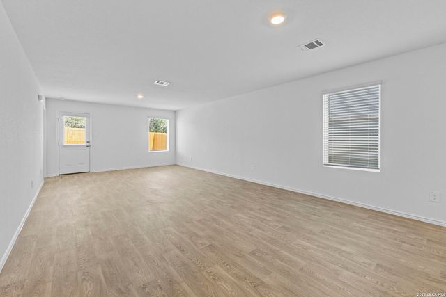 16068 Mahogany Way, Elmendorf, TX 78112