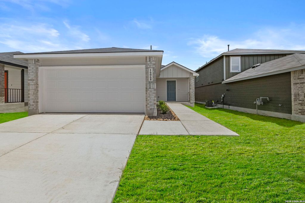 16068 Mahogany Way, Elmendorf, TX 78112