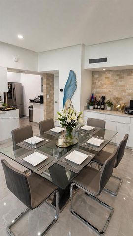 3731 N Country Club Dr PH-24, Aventura, FL 33180