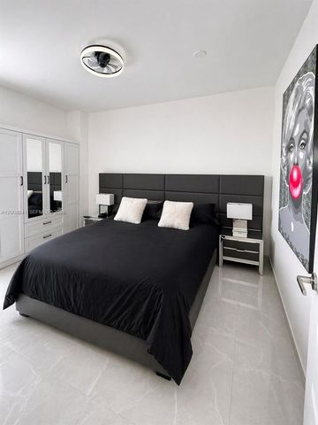 3731 N Country Club Dr PH-24, Aventura, FL 33180