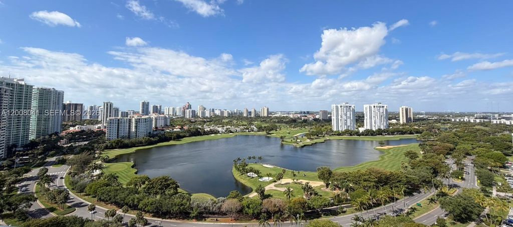 3731 N Country Club Dr PH-24, Aventura, FL 33180