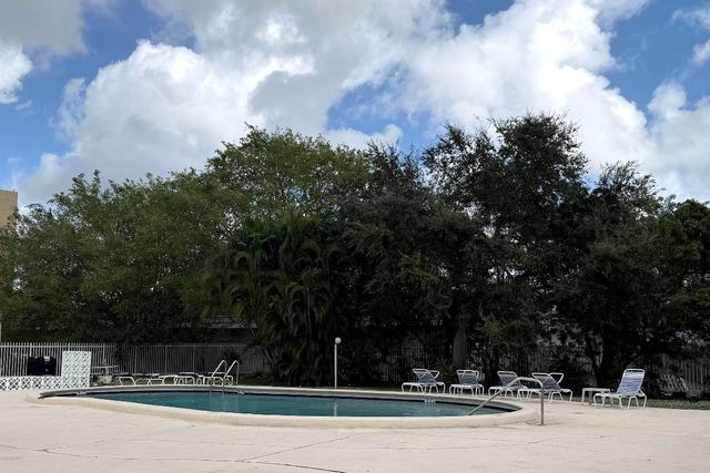 1200 Tallwood Avenue 202, Hollywood, FL 33021