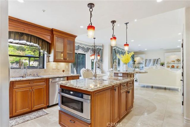 260 S Willowcreek, Anaheim, CA 92808