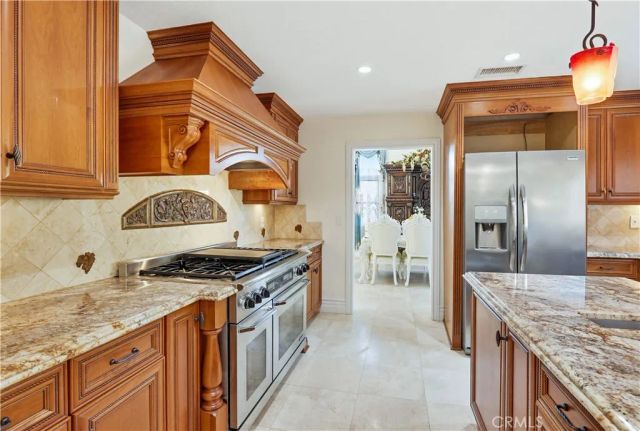 260 S Willowcreek, Anaheim, CA 92808