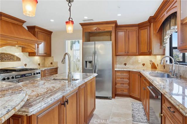 260 S Willowcreek, Anaheim, CA 92808