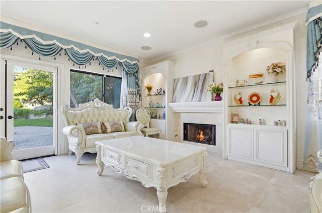 260 S Willowcreek, Anaheim, CA 92808