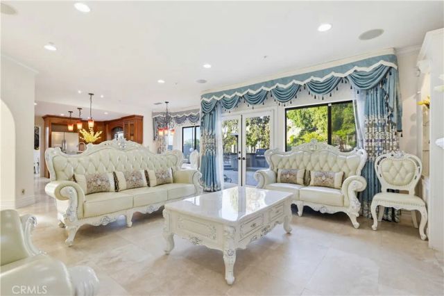 260 S Willowcreek, Anaheim, CA 92808