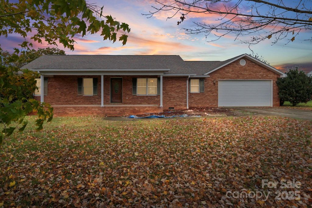 212 Doe Trail Lane, Statesville, NC 28625