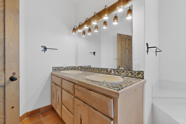 5566 Corrales Road, Corrales, NM 87048