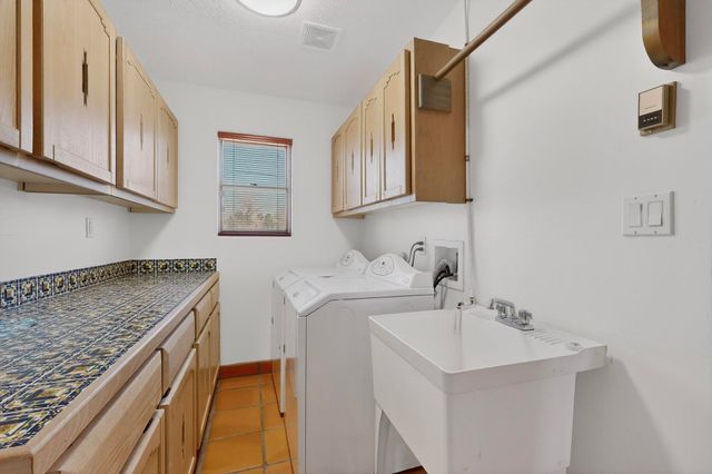 5566 Corrales Road, Corrales, NM 87048