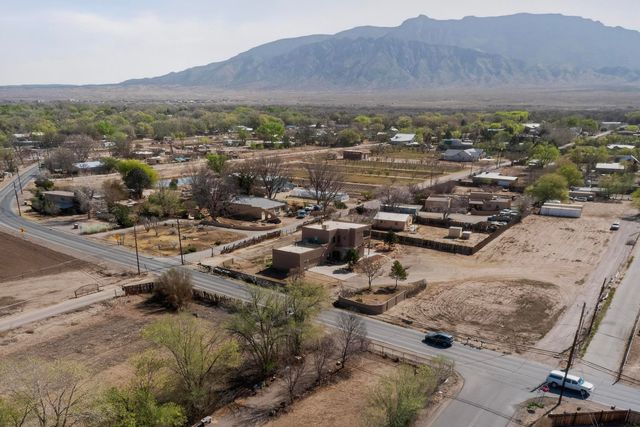 5566 Corrales Road, Corrales, NM 87048