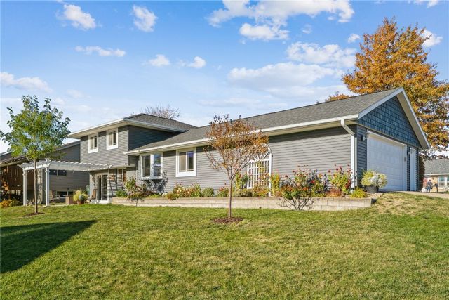 4559 Orchard Drive NW, Cedar Rapids, IA 52405