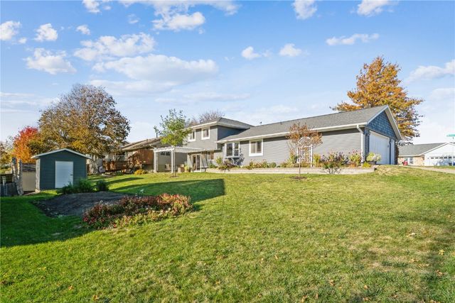 4559 Orchard Drive NW, Cedar Rapids, IA 52405