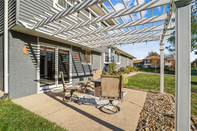 4559 Orchard Drive NW, Cedar Rapids, IA 52405