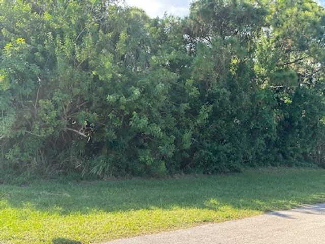 401 Betty Avenue, Sebastian, FL 32958