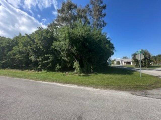 401 Betty Avenue, Sebastian, FL 32958
