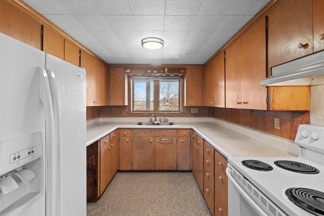4524 Brunner ROAD, Manitowoc, WI 54220