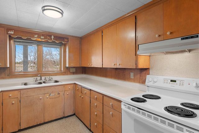4524 Brunner ROAD, Manitowoc, WI 54220