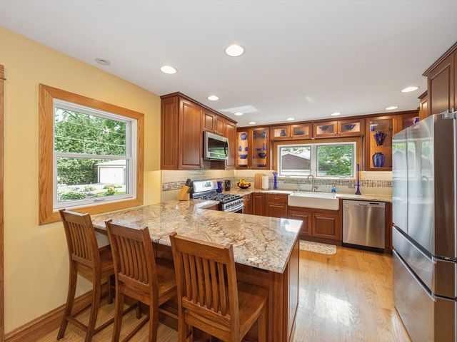 733 N Waiola Avenue, La Grange Park, IL 60526