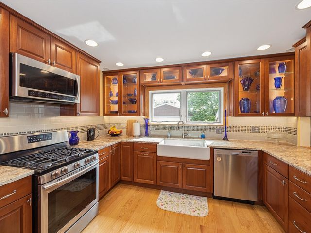 733 N Waiola Avenue, La Grange Park, IL 60526