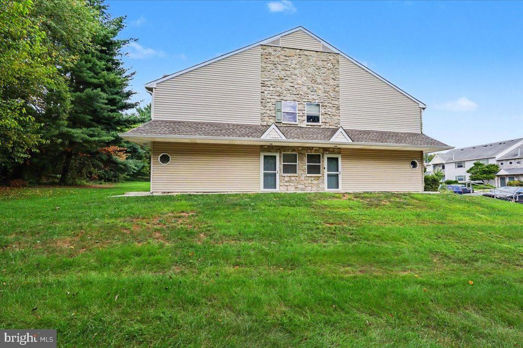 903 HORSESHOE DR, ROYERSFORD, PA 19468 — exterior