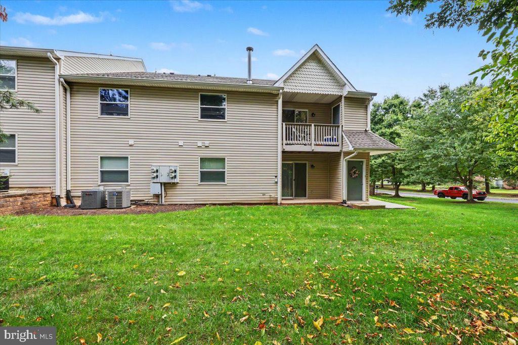903 HORSESHOE DR, ROYERSFORD, PA 19468 — photo 3