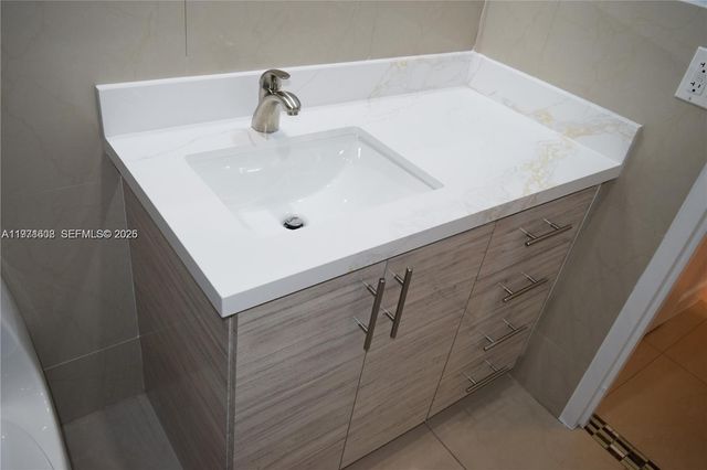 301 Golden Isles Dr 302, Hallandale Beach, FL 33009