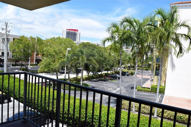 301 Golden Isles Dr 302, Hallandale Beach, FL 33009