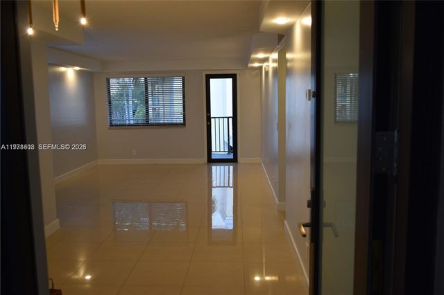 301 Golden Isles Dr 302, Hallandale Beach, FL 33009