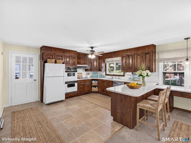 3 Brookside Avenue, Old Lyme, CT 06371