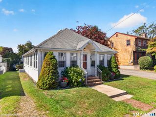 3 Brookside Avenue, Old Lyme, CT 06371