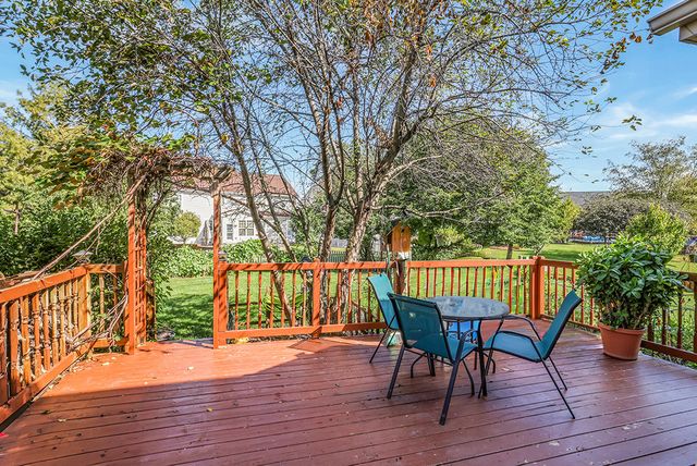 25226 Balmoral Drive, Shorewood, IL 60404