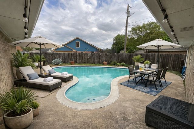 304 Johnston Boulevard, Waxahachie, TX 75165