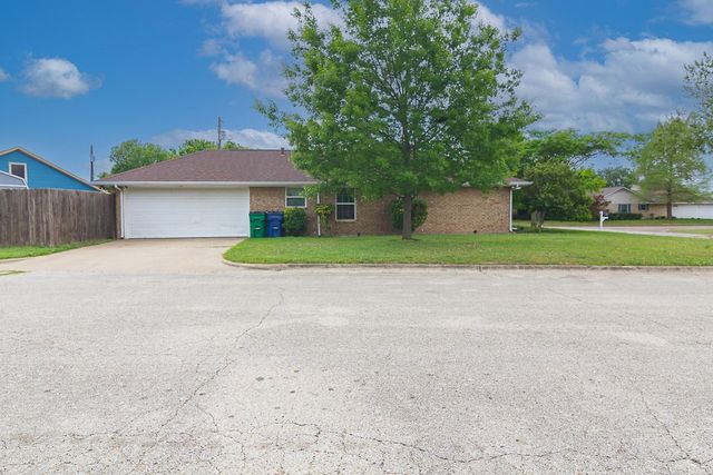 304 Johnston Boulevard, Waxahachie, TX 75165