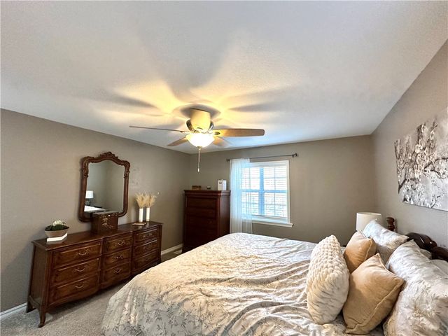 106 Deer Ridge Road, Gravette, AR 72736