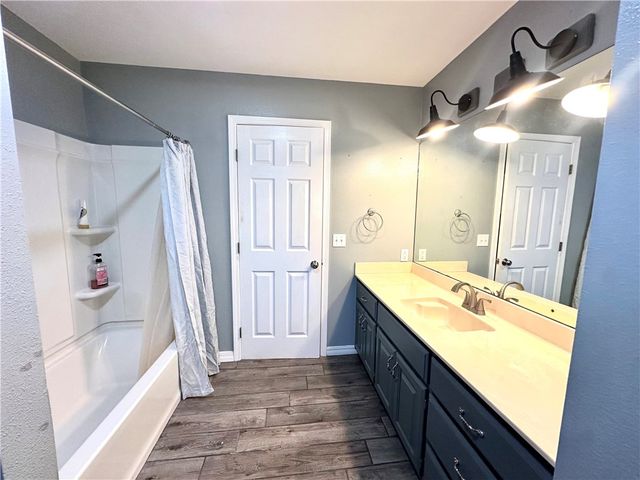 106 Deer Ridge Road, Gravette, AR 72736