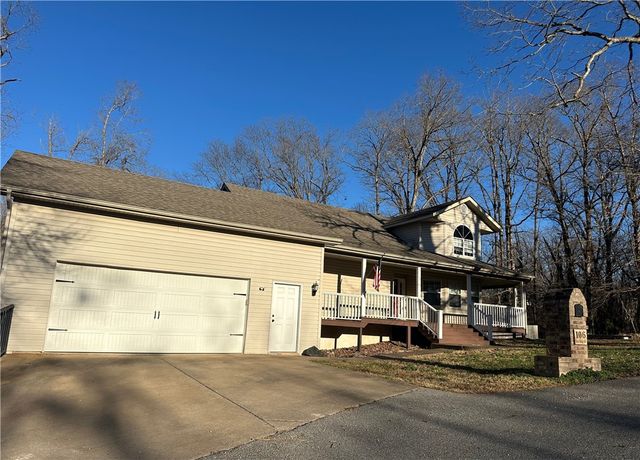 106 Deer Ridge Road, Gravette, AR 72736