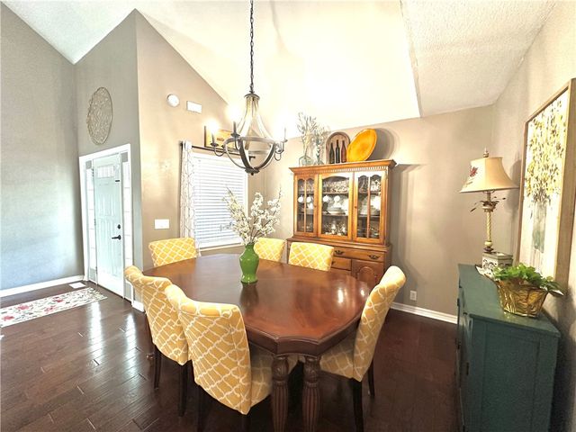 106 Deer Ridge Road, Gravette, AR 72736