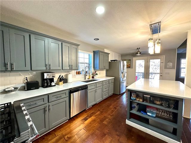 106 Deer Ridge Road, Gravette, AR 72736