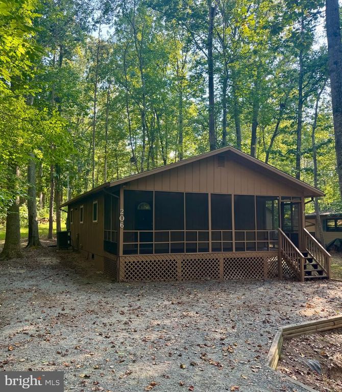 206 STRATFORD CIR, Locust Grove, VA 22508