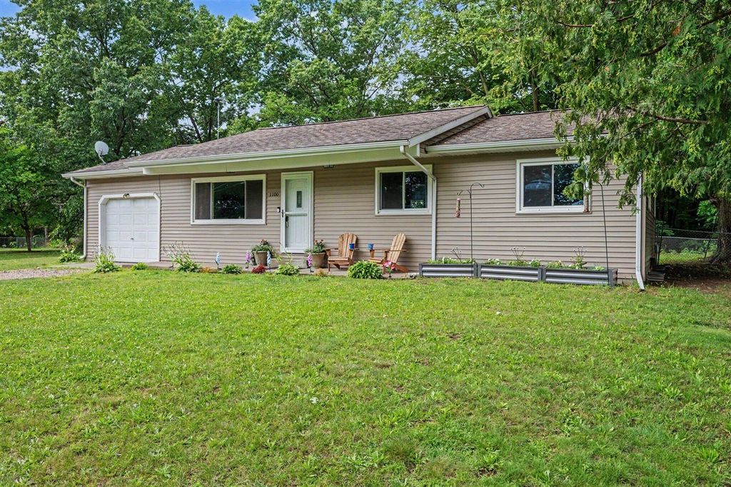 1100 Orchard Drive, Three Rivers, MI 49093