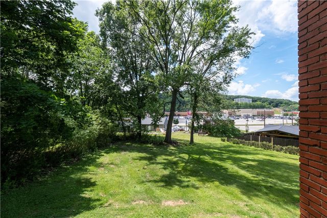 215 Houston Rd, Ross Twp, PA 15237