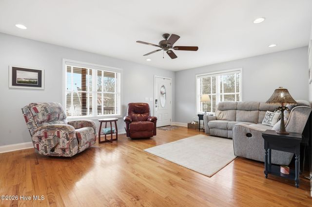 140 NE 18th Street, Oak Island, NC 28465