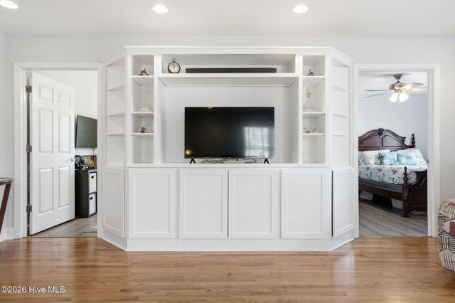 140 NE 18th Street, Oak Island, NC 28465