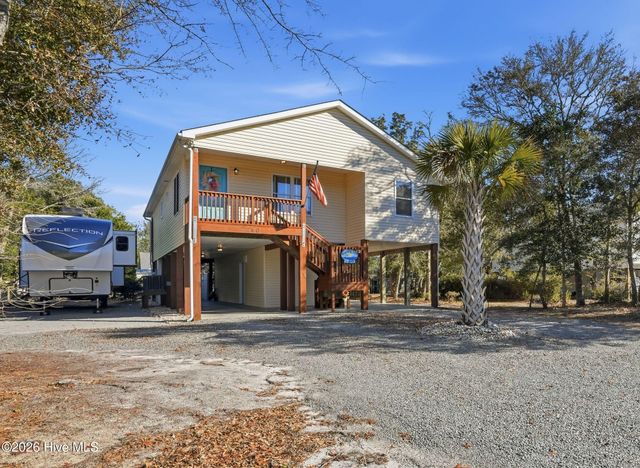 140 NE 18th Street, Oak Island, NC 28465