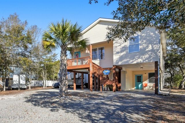140 NE 18th Street, Oak Island, NC 28465