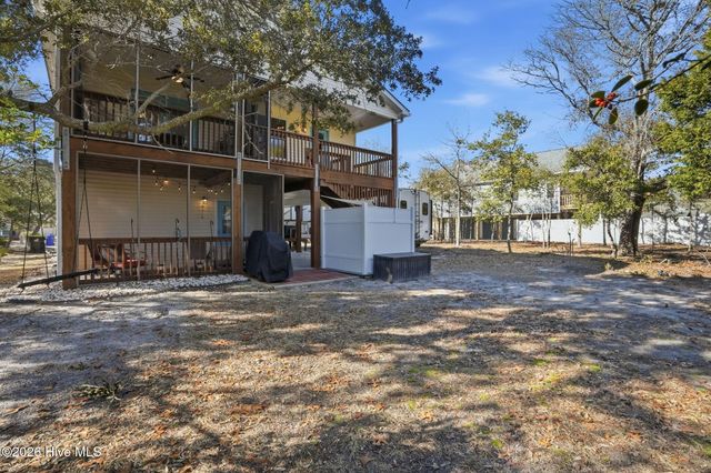 140 NE 18th Street, Oak Island, NC 28465